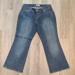 Avenue Flare Jeans in Classic Blue